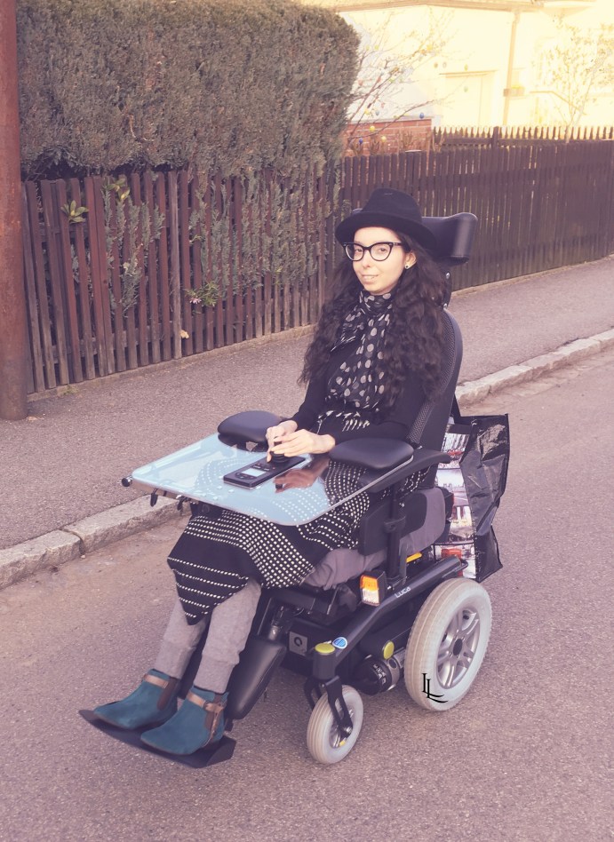 lina-levien-rolling-chair (8)